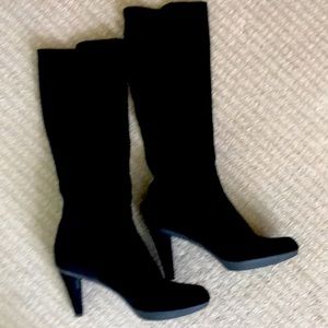 Stuart Weizmann black suede boots w/elastic back. Fabulous condition